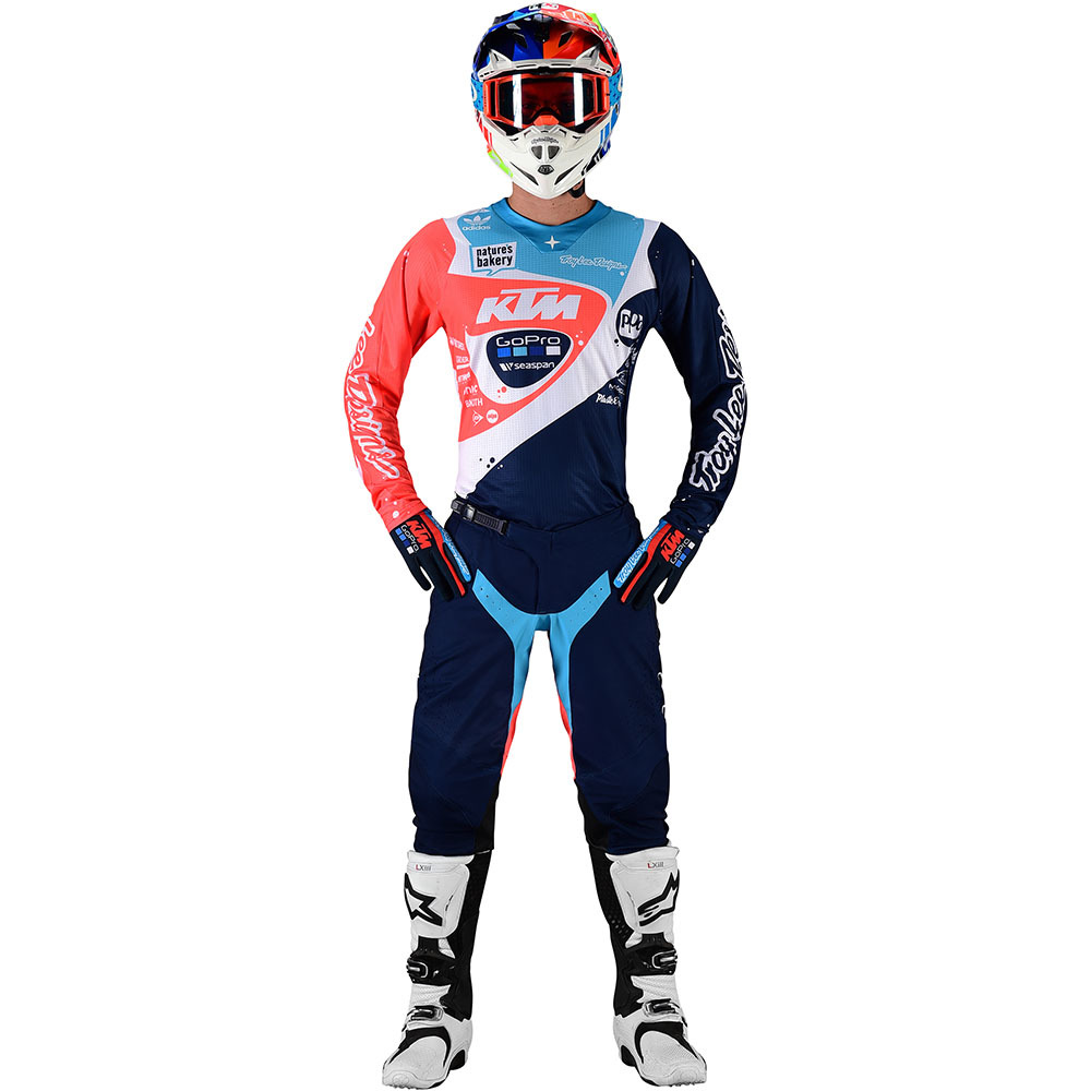 tenue complete cross pas cher